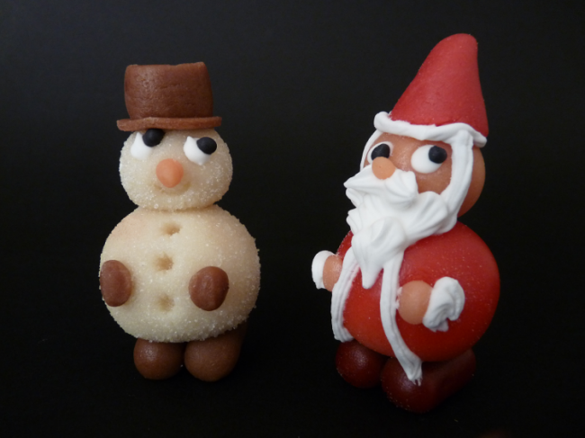 Pere noel et bonhomme de neige en pate d'amande Cgourmand