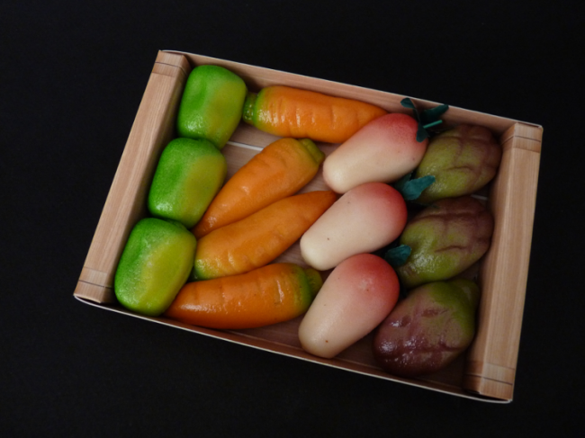 Pâtes d'amande légumes en boîte